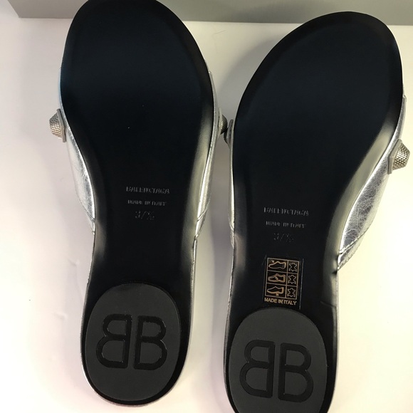 New Authentic BALENCIAGA
Cagole embellished metallic textured-leather sandals - Picture 12 of 15